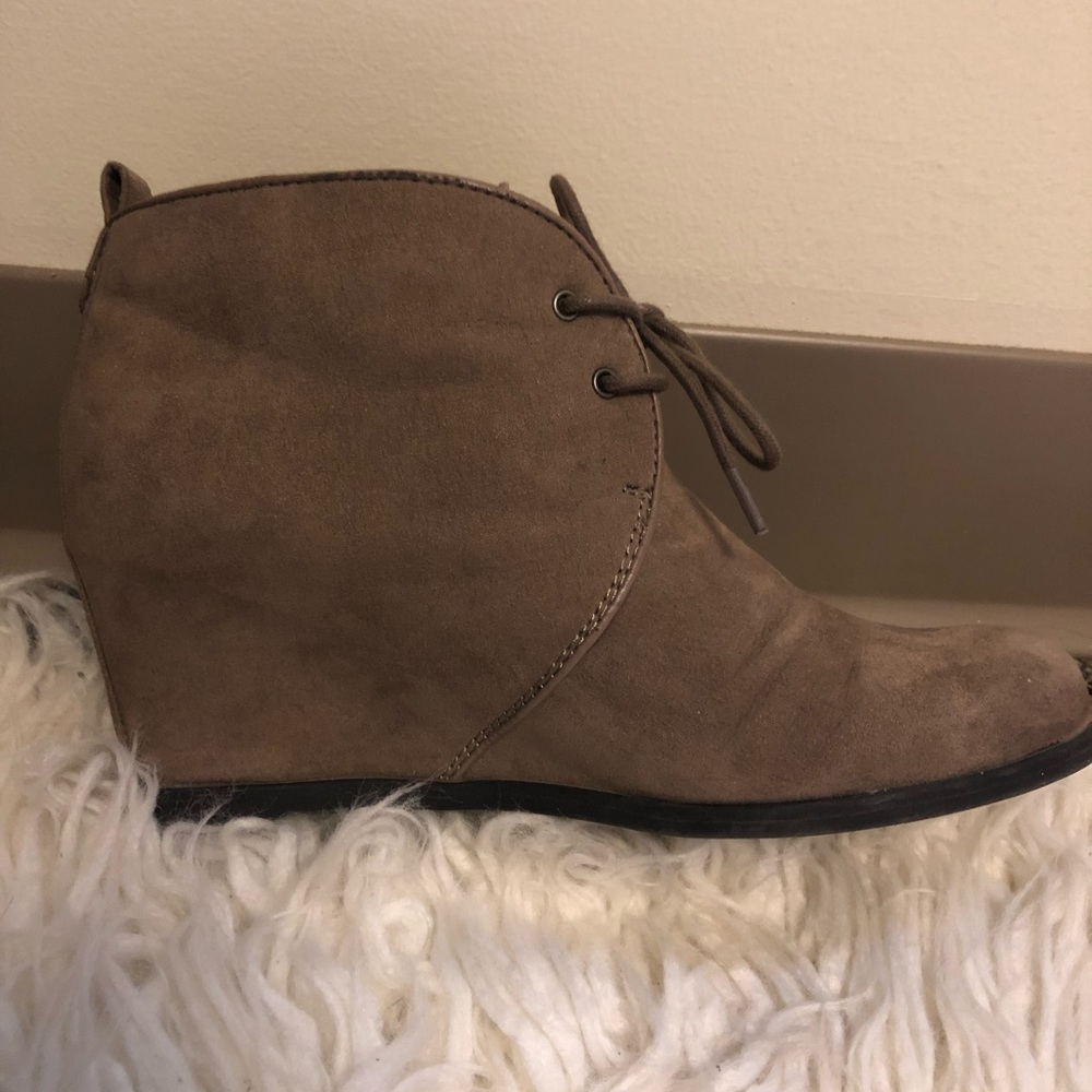 😍 Adorable Brown Wedges! 😍